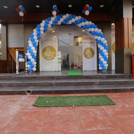 Hotel Bliss Zirakpur Bagian luar foto