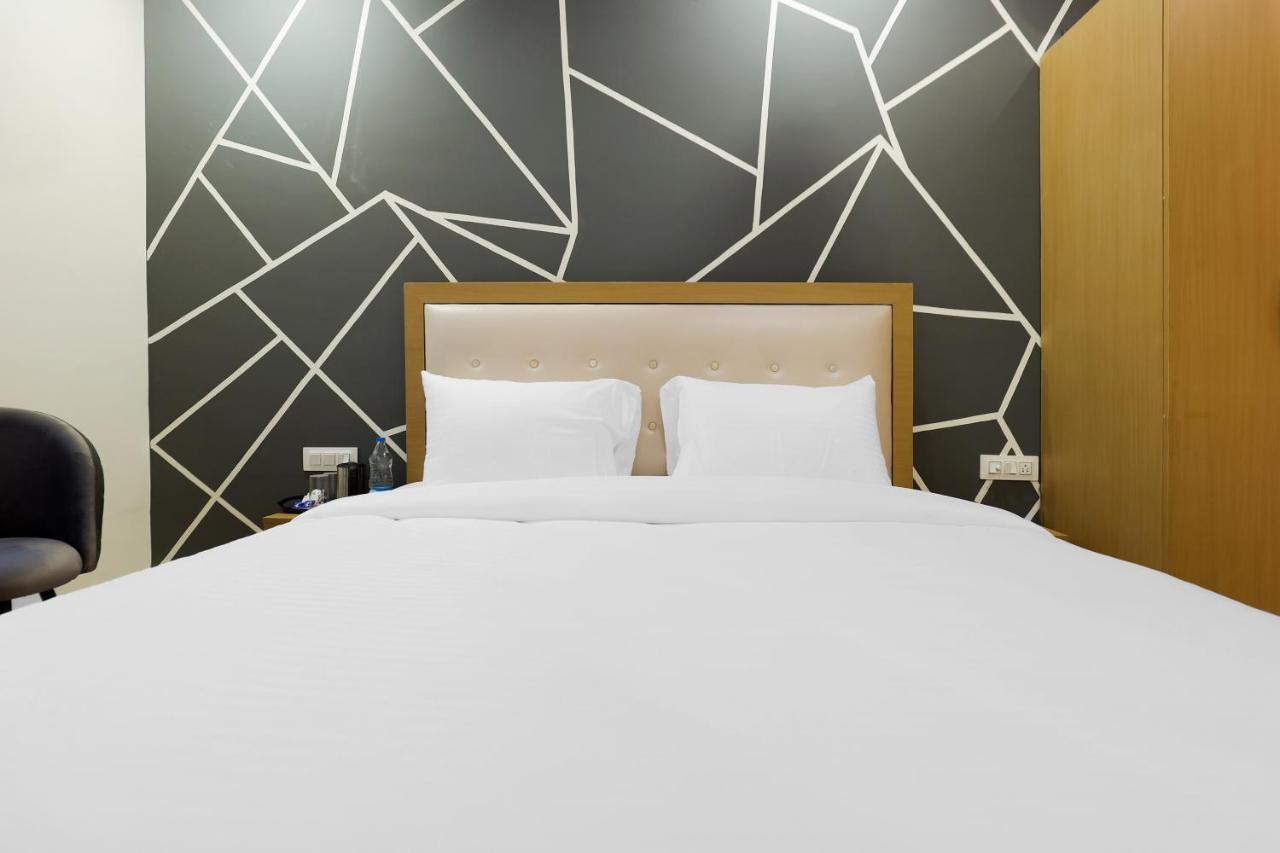 Hotel Bliss Zirakpur Bagian luar foto