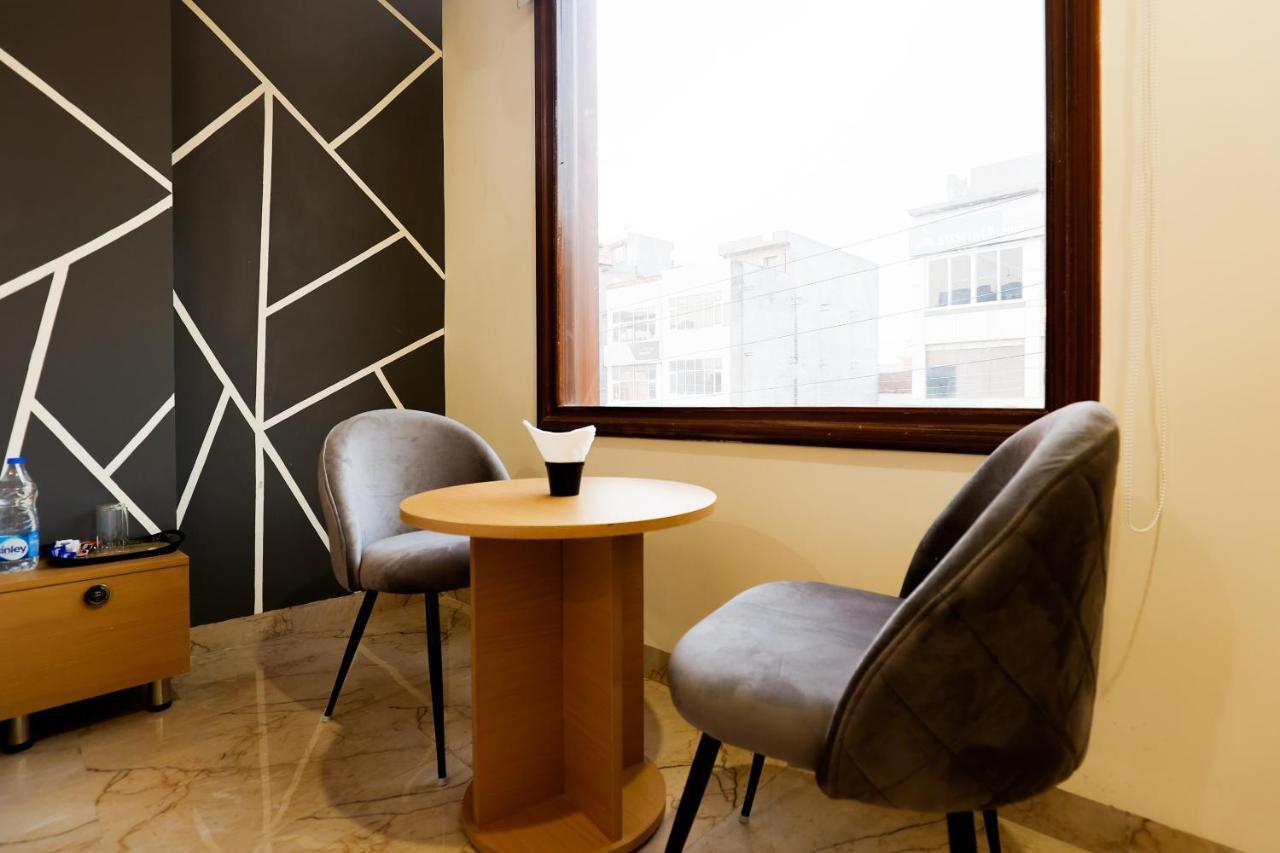 Hotel Bliss Zirakpur Bagian luar foto