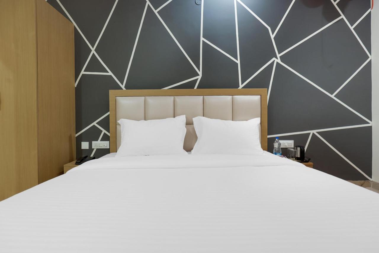 Hotel Bliss Zirakpur Bagian luar foto