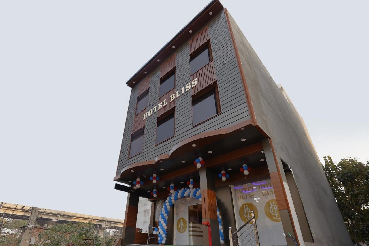 Hotel Bliss Zirakpur Bagian luar foto