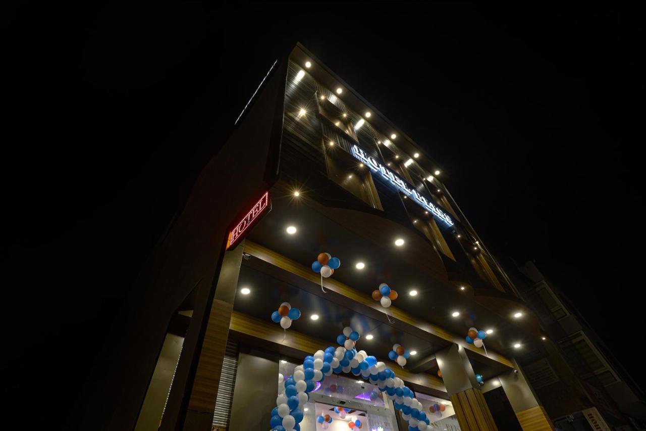 Hotel Bliss Zirakpur Bagian luar foto