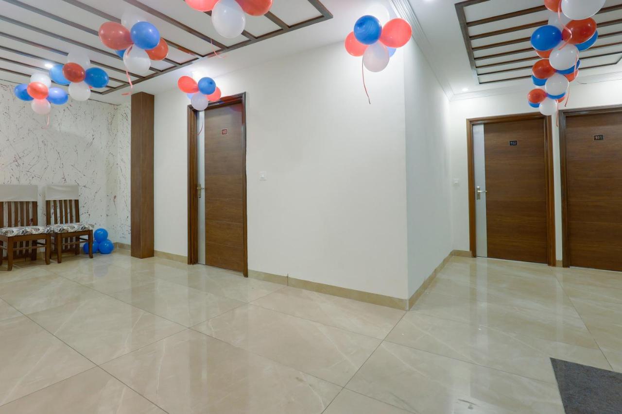Hotel Bliss Zirakpur Bagian luar foto