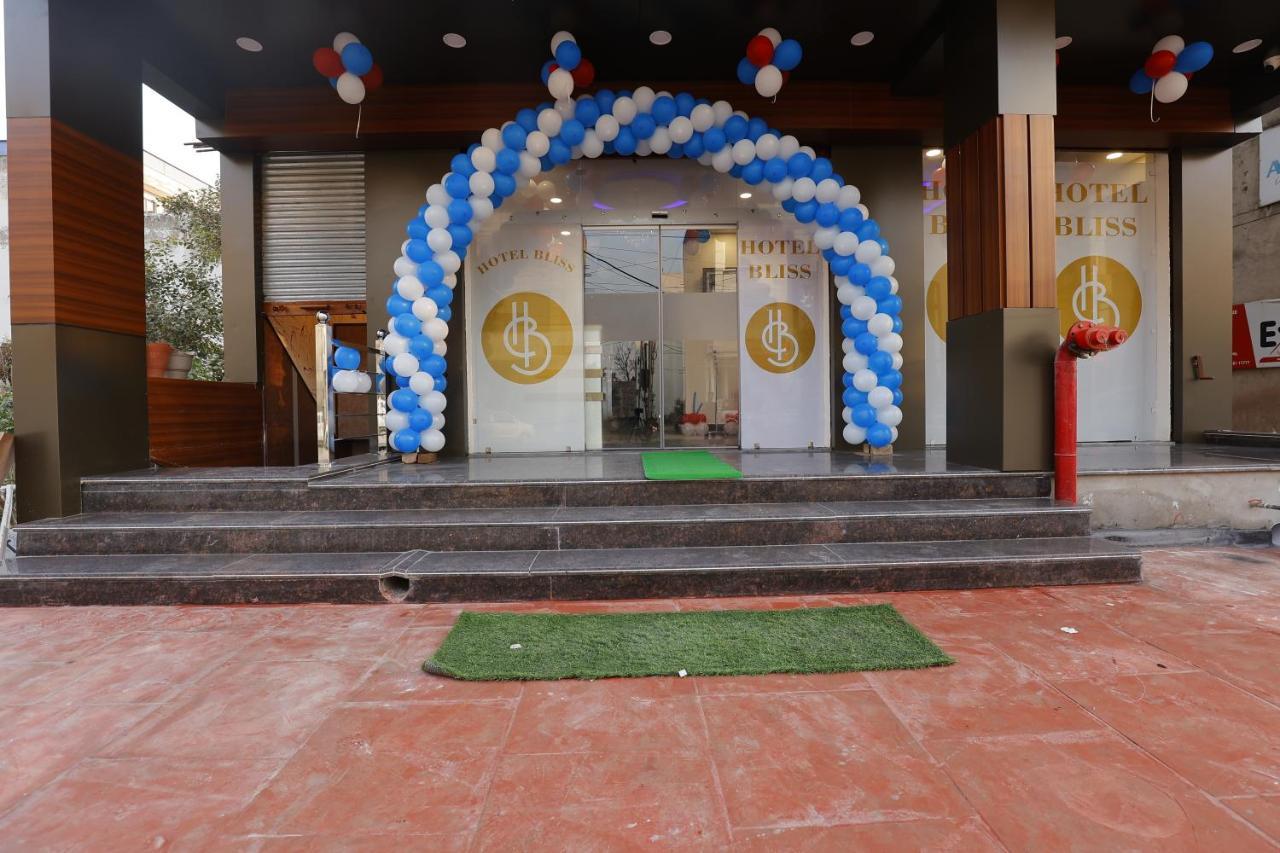 Hotel Bliss Zirakpur Bagian luar foto
