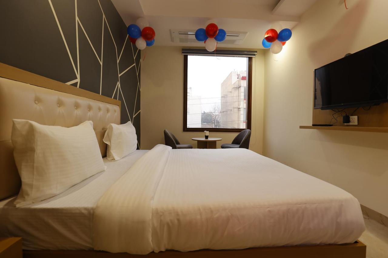 Hotel Bliss Zirakpur Bagian luar foto