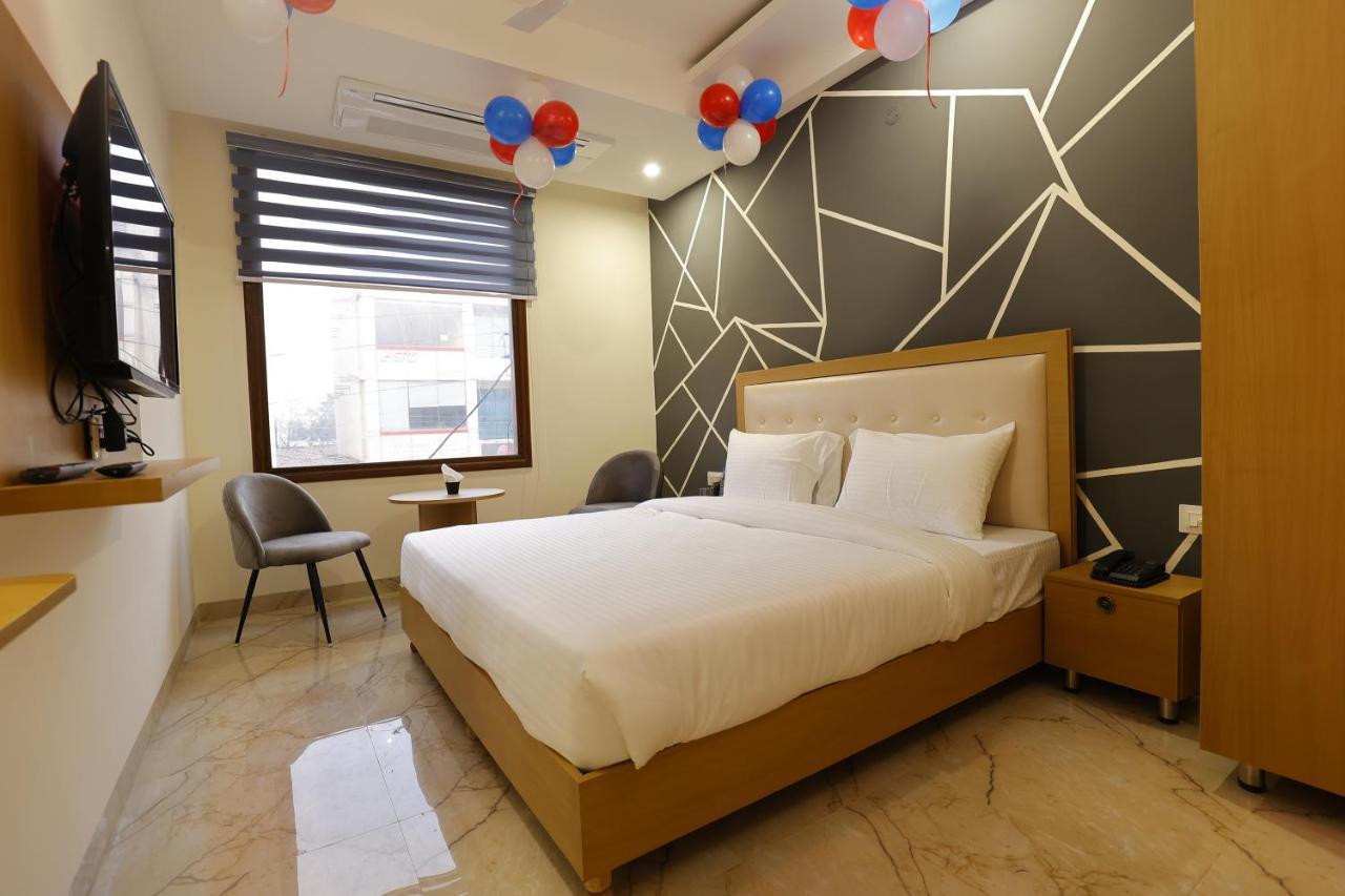 Hotel Bliss Zirakpur Bagian luar foto