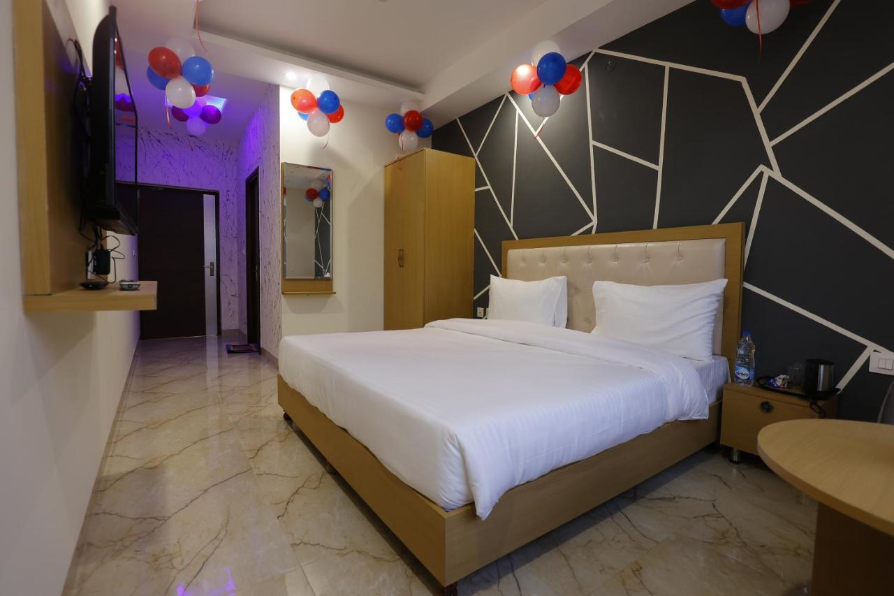 Hotel Bliss Zirakpur Bagian luar foto
