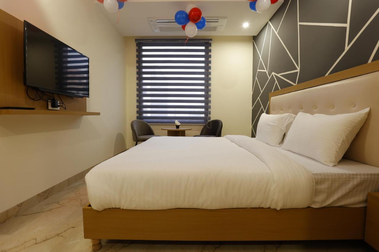 Hotel Bliss Zirakpur Bagian luar foto